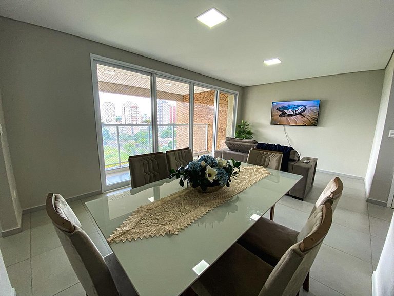 Apto 3 Quartos com Sacada no Centro de Foz