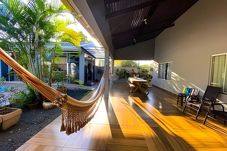 Casa Familiar com Piscina – 1 Suíte e 2 Quartos