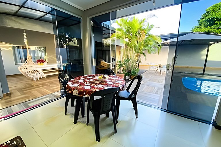 Casa Familiar com Piscina – 1 Suíte e 2 Quartos