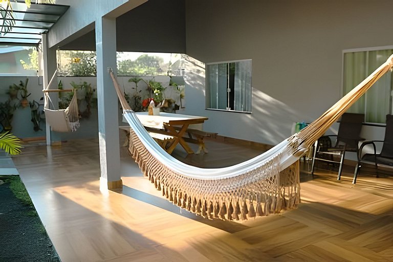 Casa Familiar com Piscina – 1 Suíte e 2 Quartos