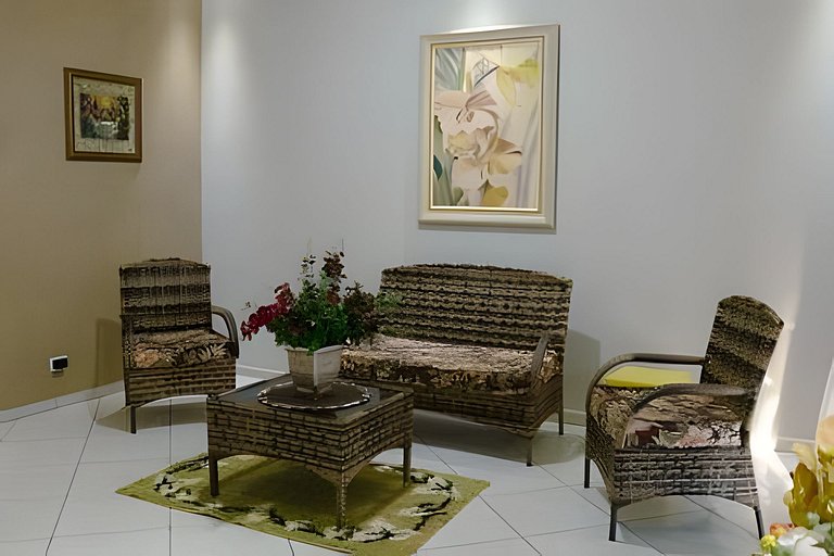 Casa Familiar com Piscina – 1 Suíte e 2 Quartos