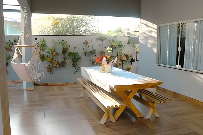 Casa Familiar com Piscina – 1 Suíte e 2 Quartos