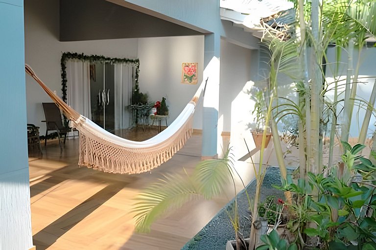 Casa Familiar com Piscina – 1 Suíte e 2 Quartos