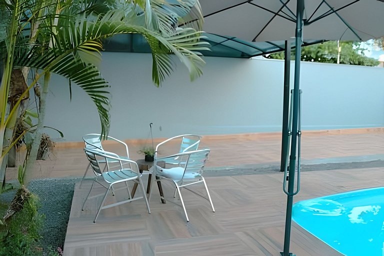 Casa Familiar com Piscina – 1 Suíte e 2 Quartos