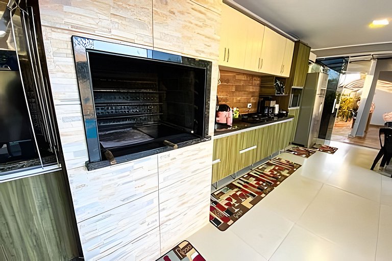 Casa Familiar com Piscina – 1 Suíte e 2 Quartos