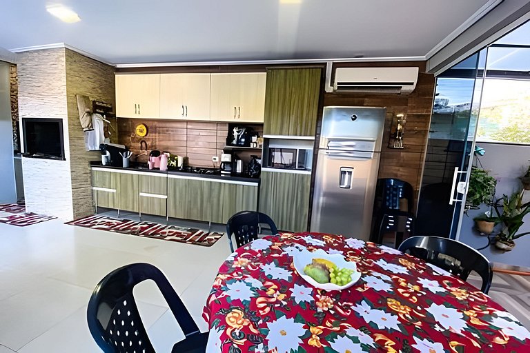 Casa Familiar com Piscina – 1 Suíte e 2 Quartos