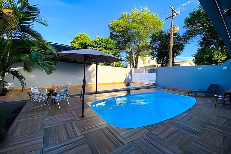 Casa Familiar com Piscina – 1 Suíte e 2 Quartos