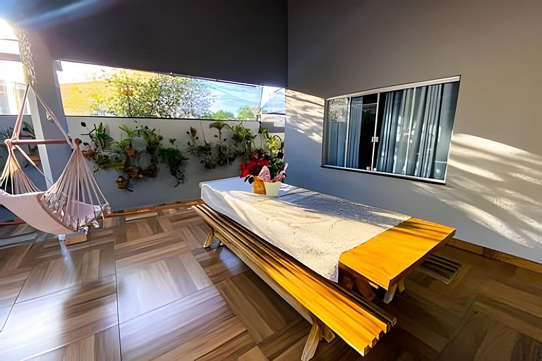 Casa Familiar com Piscina – 1 Suíte e 2 Quartos