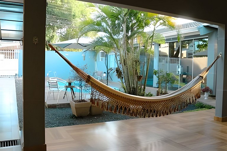Casa Familiar com Piscina – 1 Suíte e 2 Quartos