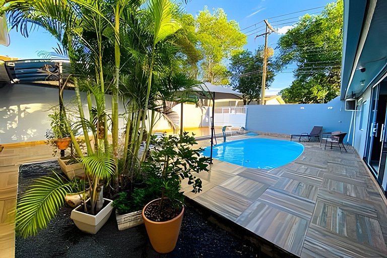 Casa Familiar com Piscina – 1 Suíte e 2 Quartos