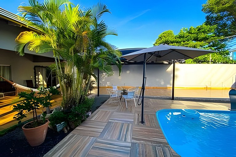 Casa Familiar com Piscina – 1 Suíte e 2 Quartos