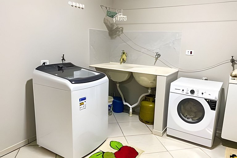 Casa Familiar com Piscina – 1 Suíte e 2 Quartos