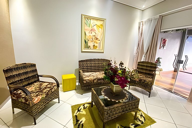 Casa Familiar com Piscina – 1 Suíte e 2 Quartos