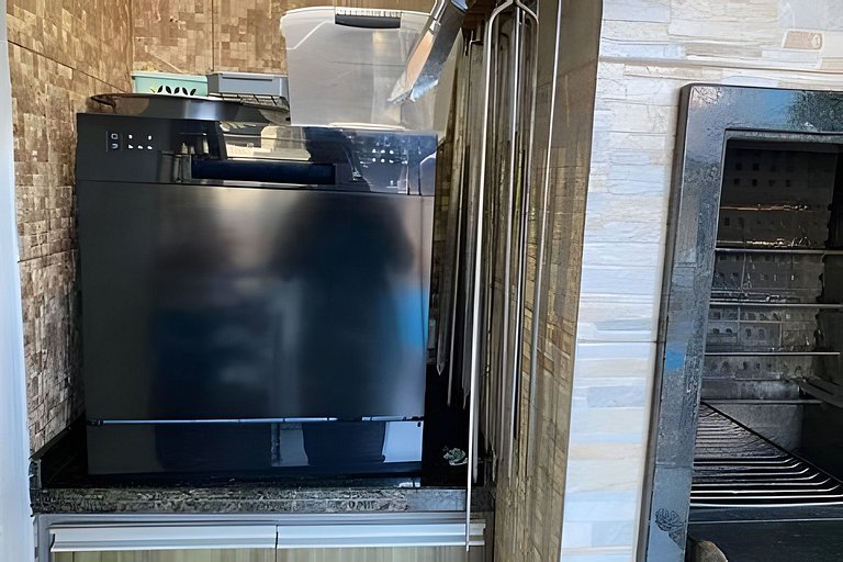 Casa Familiar com Piscina – 1 Suíte e 2 Quartos