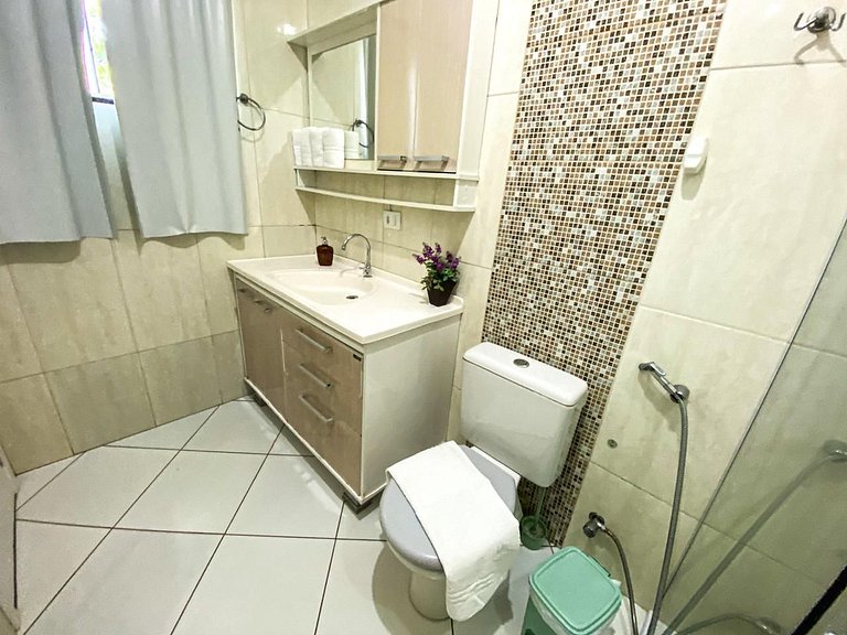 Casa Familiar com Piscina – 1 Suíte e 2 Quartos