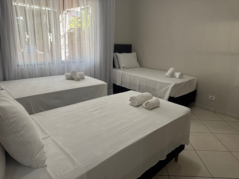 Casa Familiar com Piscina – 1 Suíte e 2 Quartos