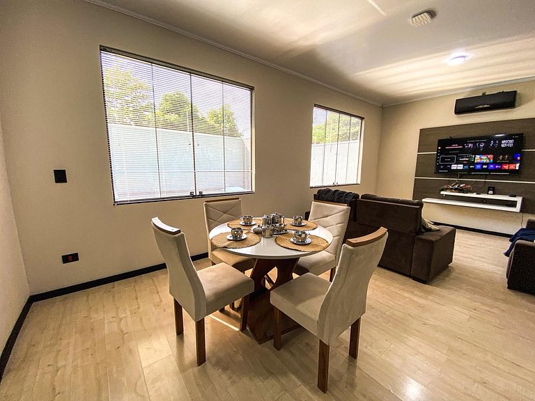 Linda casa com piscina prox. Centro