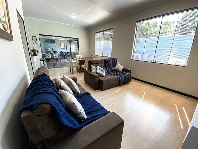 Linda casa com piscina prox. Centro