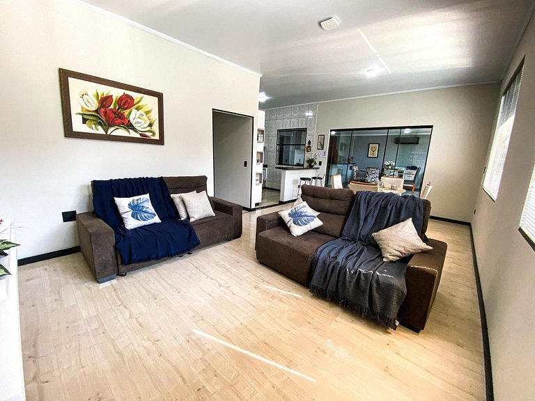 Linda casa com piscina prox. Centro