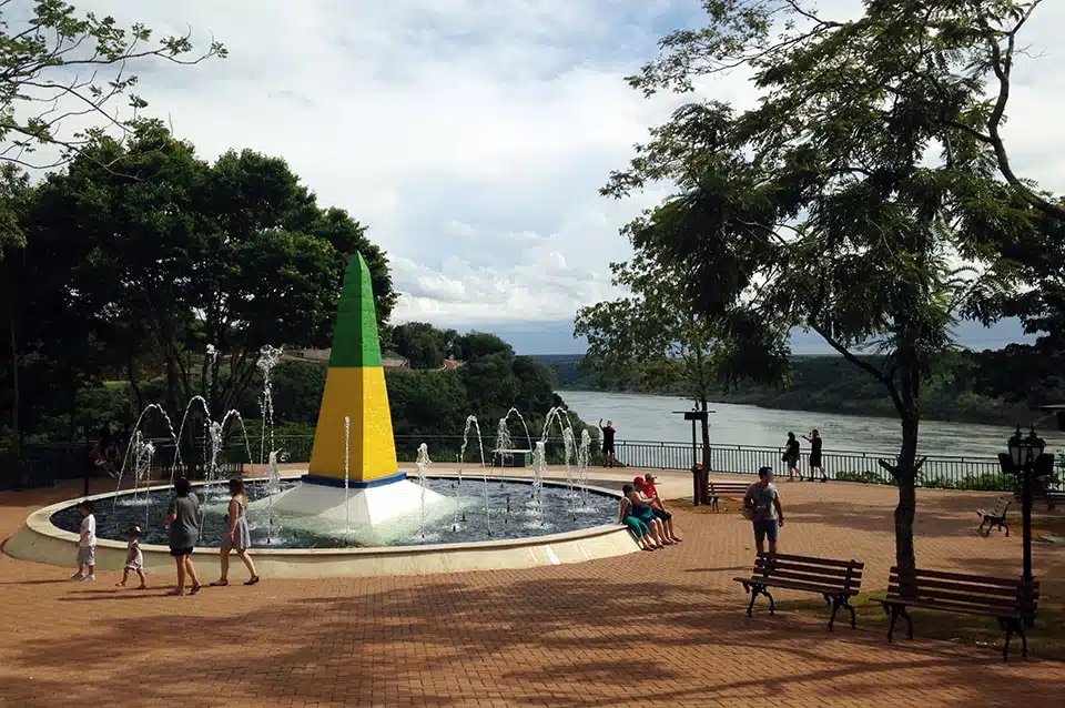 Marco das Três Fronteiras: O Encontro de Culturas em Foz do Iguaçu